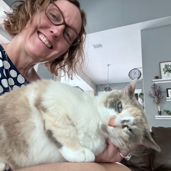 Meet your Posher, Jennifer - Picture 4 of 5